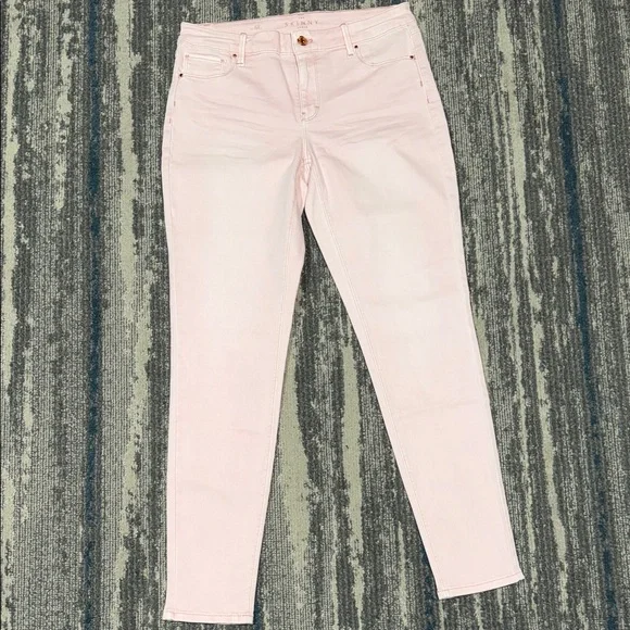 Size 6 X 29in inseam WHBM The Skinny Ankle Light Pink Jeans. Like New - Picture 2 of 4